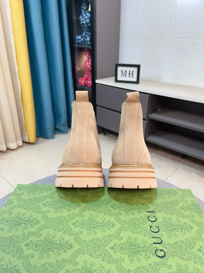 Men's shoes 💰540🌸🌸 (GUCCI) [cow lining plus velvet optional] [can be made without standard] New product Martin boots imported from Canada with full top layer high mercerized frosted fabric, punched using 3D digital technology, high-end and classy, ​​versatile to wear, full of three-dimensionality, close pictures will make you obsessed with the leather. You can't extricate yourself ~ the best on the market.          Fabric: Cowhide/Embossed Lining: Cowhide.          Please make a note when placing an order, sizes: 38-44 (37, 45, 46 can be customized and cannot be returned or exchanged) 5 colors available; black, gray, khaki, coffee, and earthy yellow